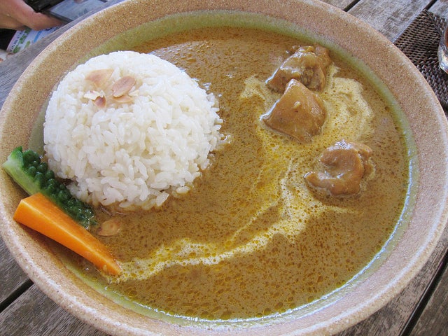 「ココナッツとチキンのまろやかカレー（サラダ付き）」￥850／宮古島 by koni_aiko