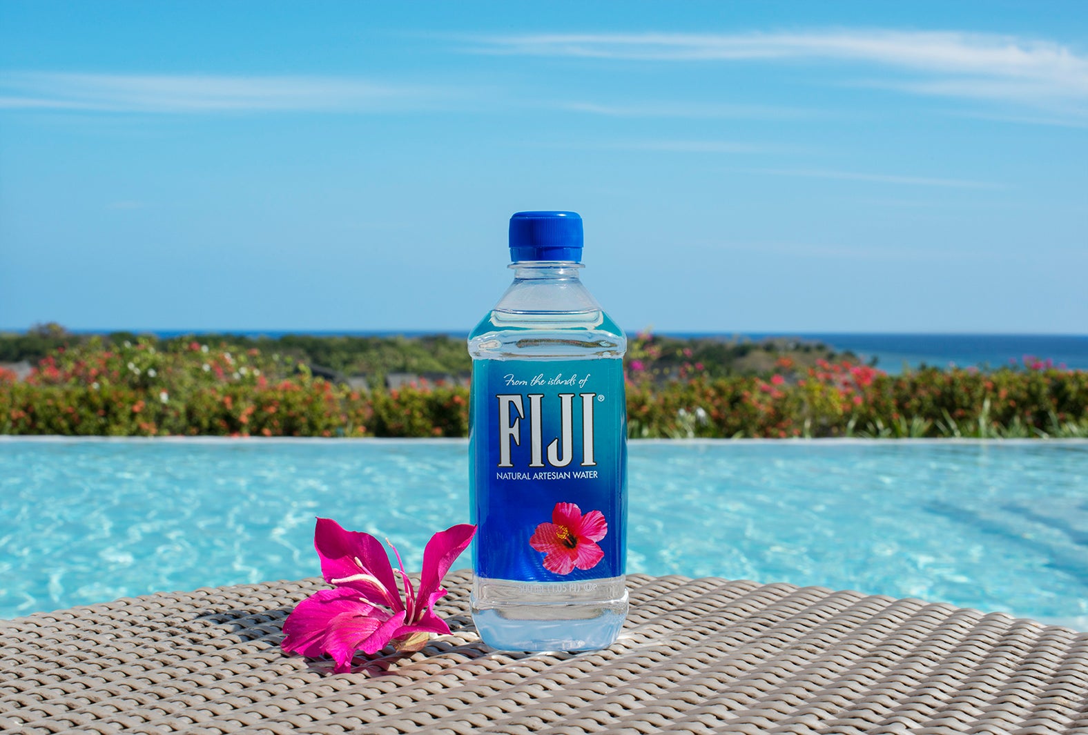 ヴィクシーモデル愛飲の フィジーウォーター Fiji Water 美のミネラル の効果がすごい モデルプレス