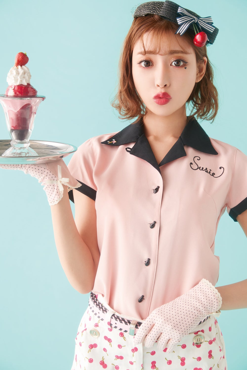 「明日花キララ カレンダー 365Days KIRALIFE 2019.01-2019.12」（徳間書店）