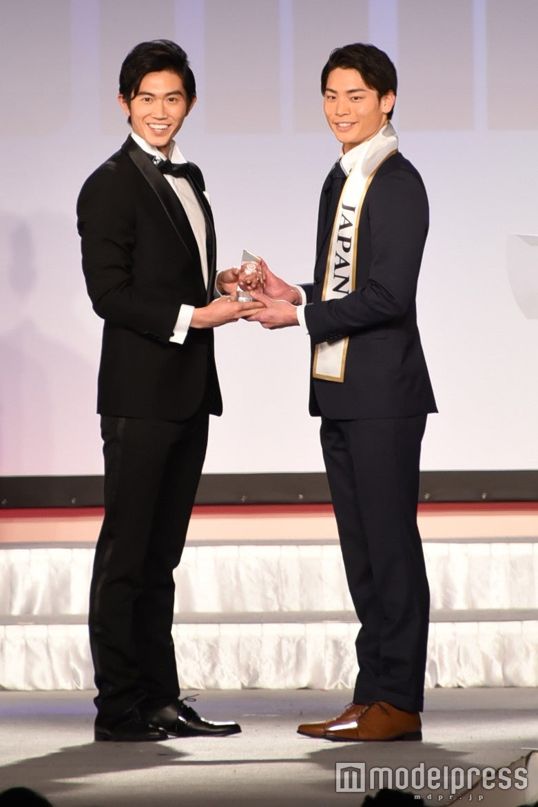 （右）山岸将也さん（C）モデルプレス