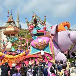東京ディズニーリゾート30周年パレードがスタート/「ハピネス・イズ・ヒア」パレード公開