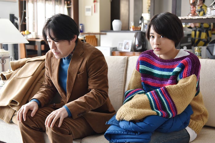 阿部サダヲ、広瀬すず/「anone」第4話より(C)日本テレビ