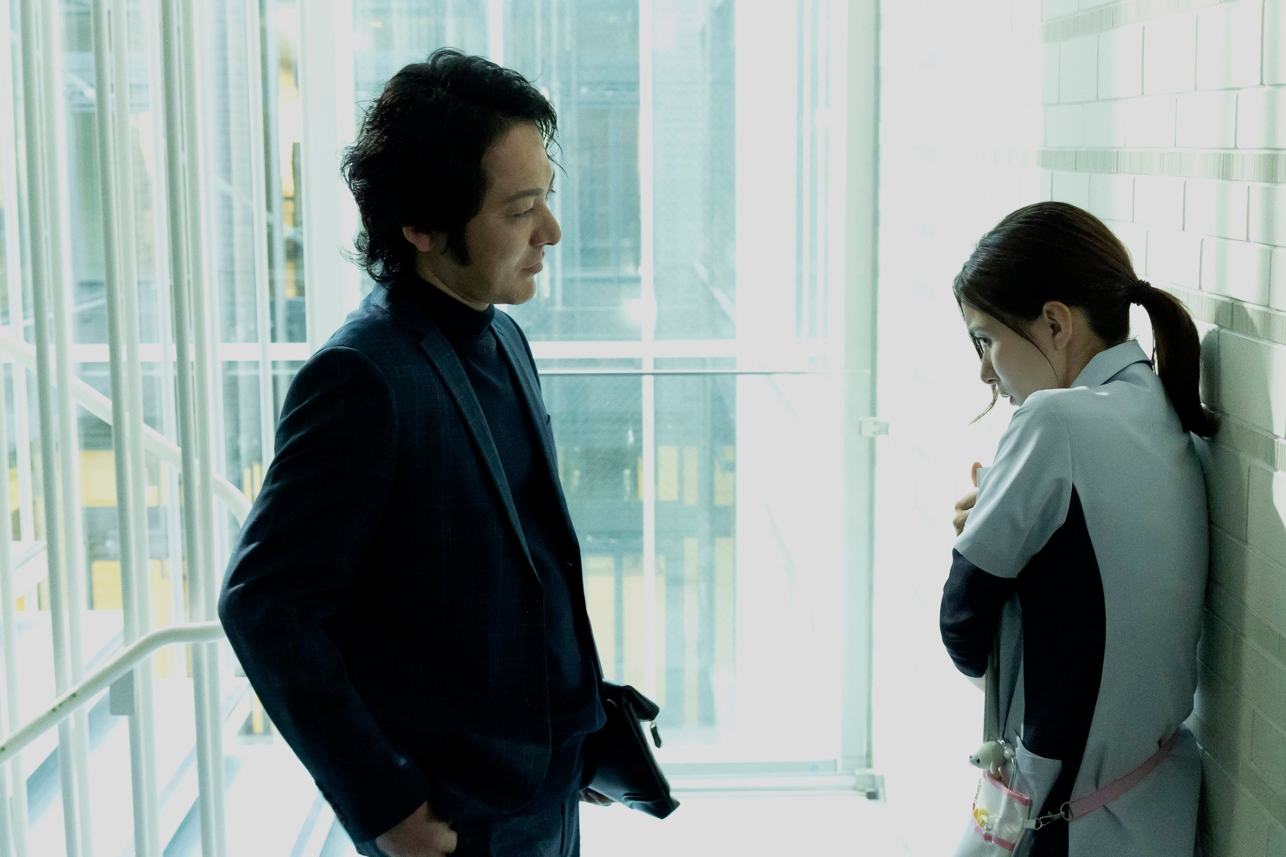 （左から）柏原収史、芳根京子「Re:リベンジ-欲望の果てに-」第5話より（C）フジテレビ