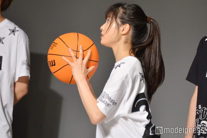 土屋太鳳がフリースローに挑戦 (C)モデルプレス