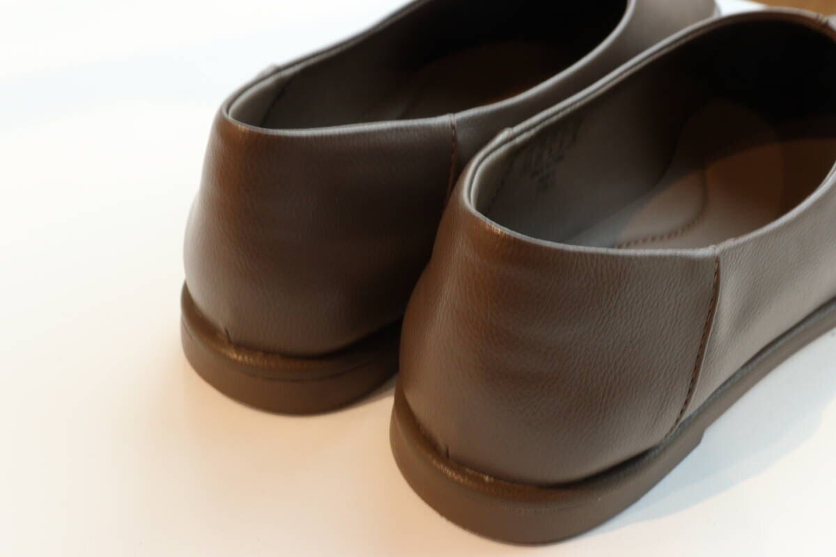 はき口 ユニクロシー2026年春夏スクエアフラットシューズはき口