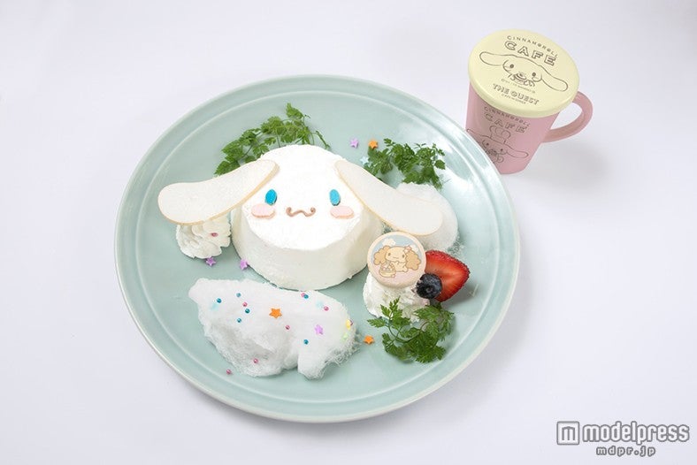 「ふわふわ雲のシフォンケーキ☆星屑を添えて☆」（マグカップ付き1580円、マグカップなし1280円）