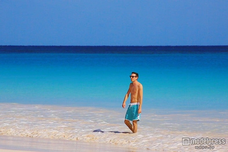 ハーバー島のピンクビーチの砂はほんのりピンクがかっているのが特徴