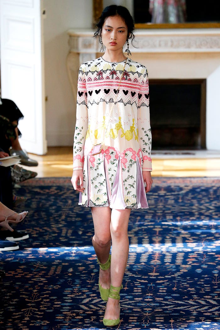 ボタニカルワールド「ヴァレンティノ パリファッションウィーク Spring/Summer2017」より/photo:GettyImages