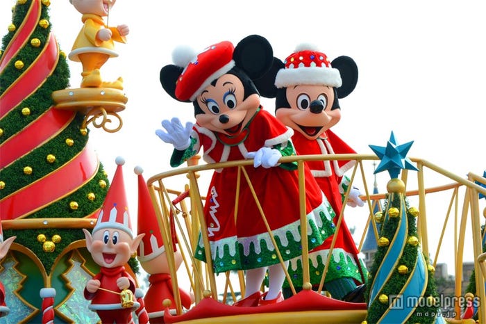東京ディズニーランド「ディズニー・サンタヴィレッジ・パレード」のミニーとミッキー