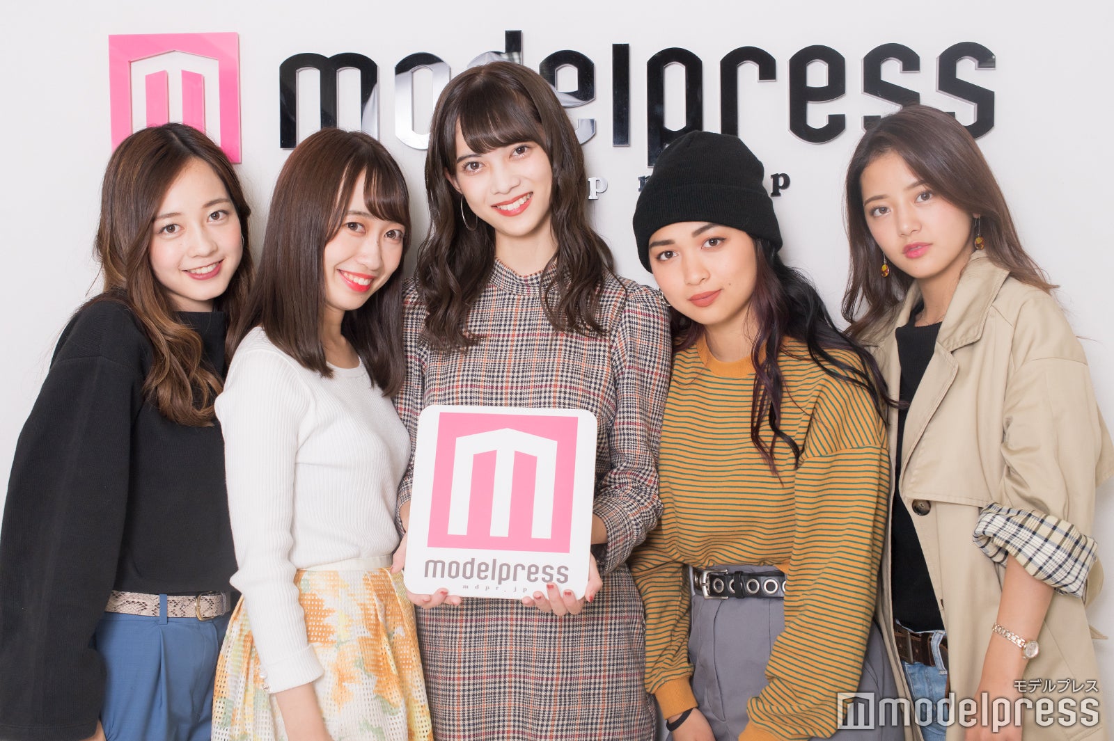 （左から）冨田夏帆、川島彩織、大薮未来、クコヌデヴン、塩田恵理佳 （C）モデルプレス