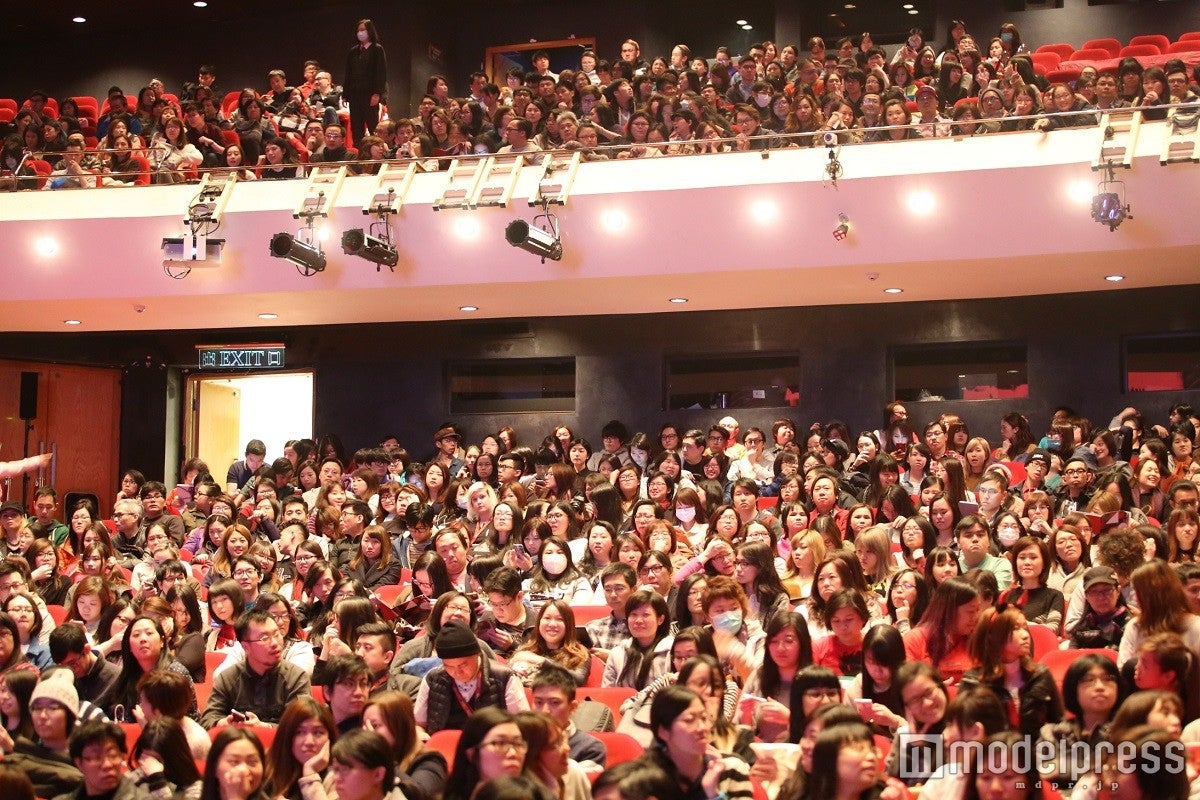 舞台挨拶の様子（C）2016 Asmik Ace, Inc. / TOHO CO., LTD. / J Storm Inc. / PARCO CO., LTD. / AMUSE INC. / Otonakeikaku Inc. /　KDDI CORPORATION / GYAO Corporation