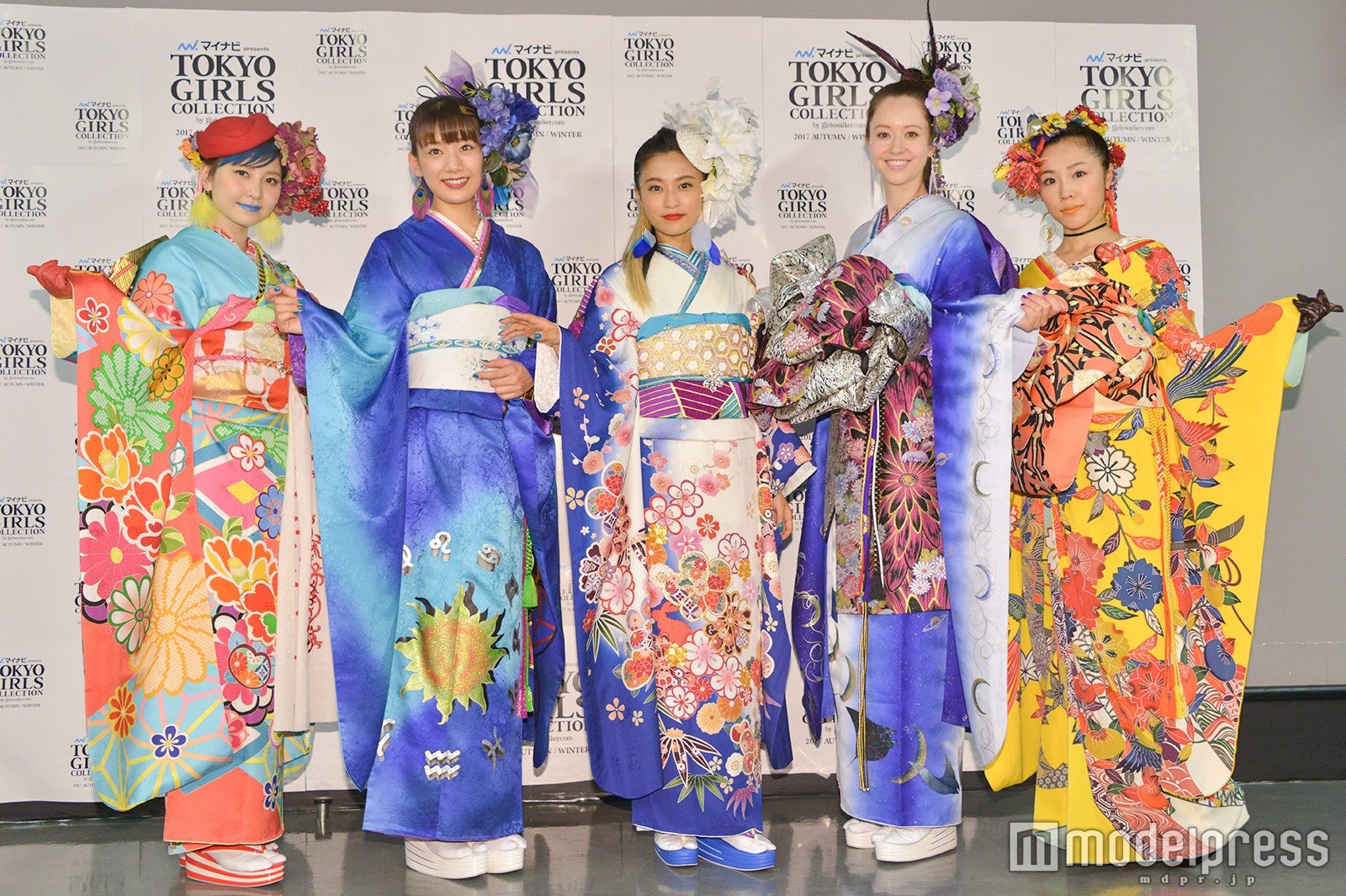 岩田華怜、伊藤美希、小島瑠璃子、春香クリスティーン、石田安奈（C）モデルプレス