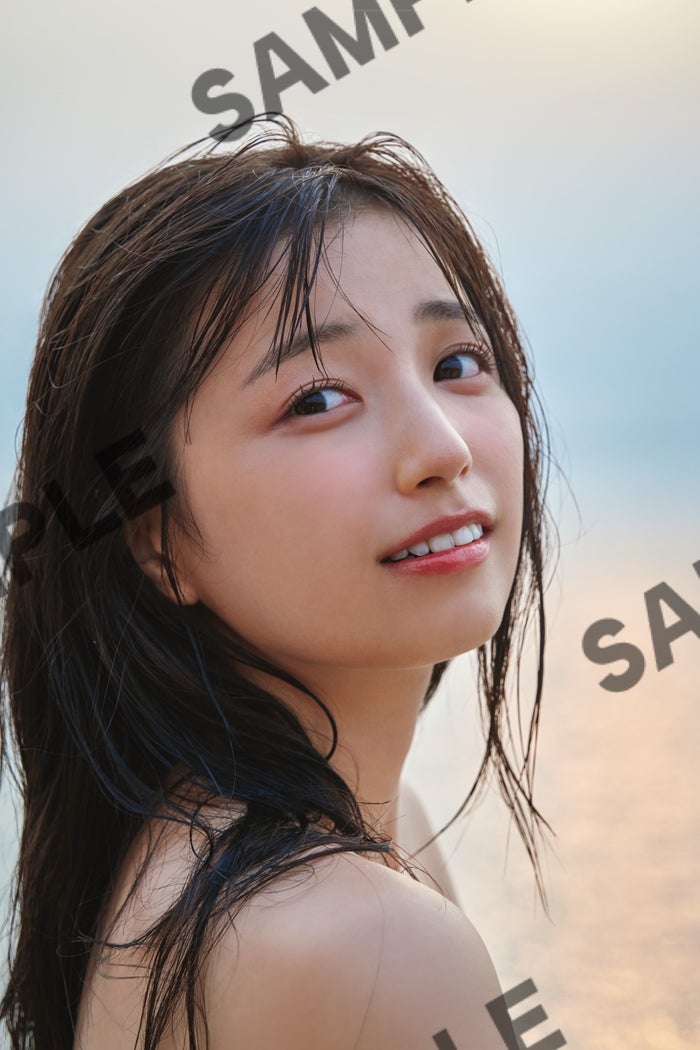 乃木坂46五百城茉央、素肌輝く濡れ髪ショット 1st写真集封入特典ポストカード第4弾解禁【未来の作り方】