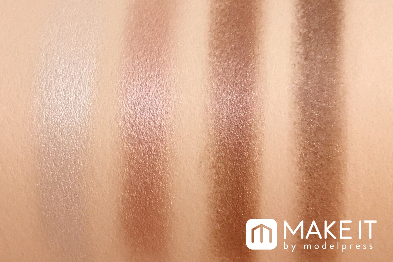 エクセル／スキニーリッチシャドウ／SR06 センシュアルブラウン スウォッチ (C)メイクイット