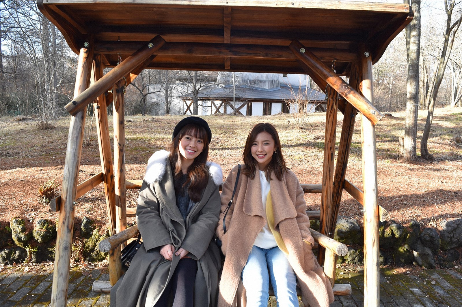 （左から）瀧川ありさ、真野恵里菜／画像提供：TBS