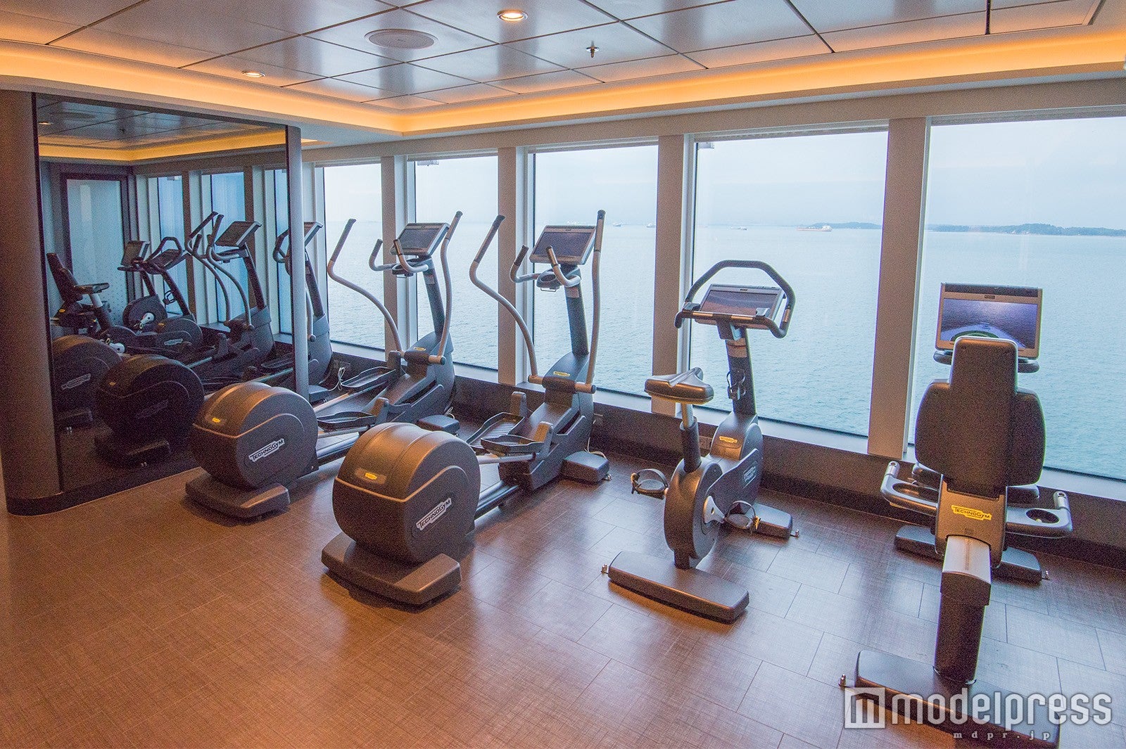 ジム （C）モデルプレス