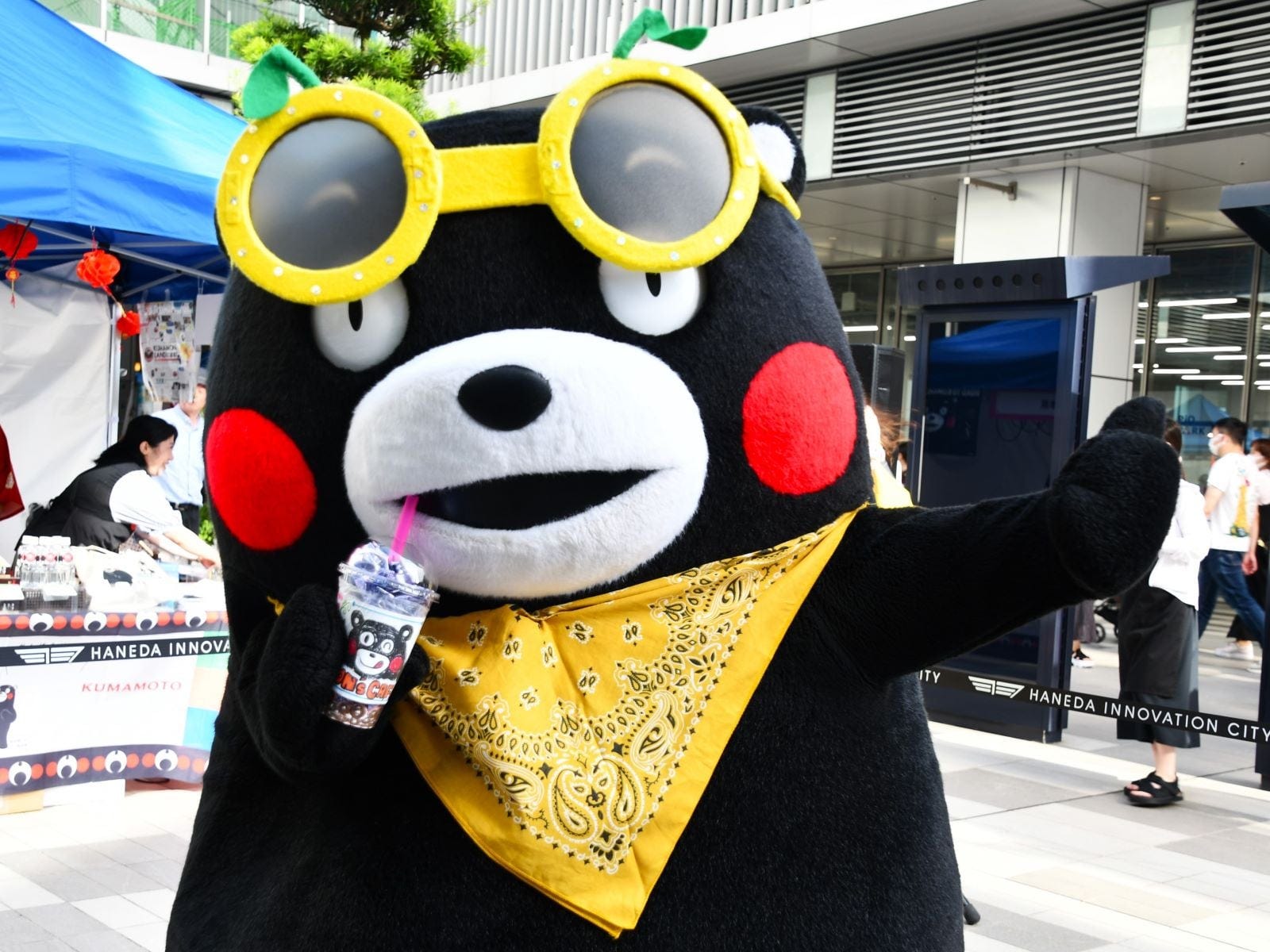 夏のサングラスルックで＝8月24日、東京都大田区