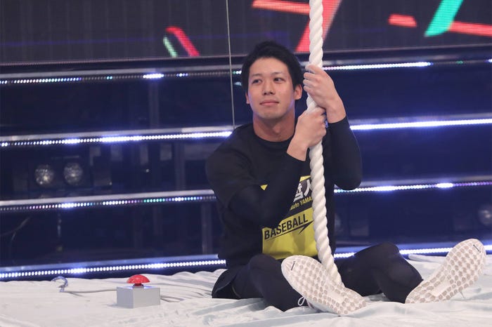パワークライミングに挑戦する山田哲人 (C)フジテレビ