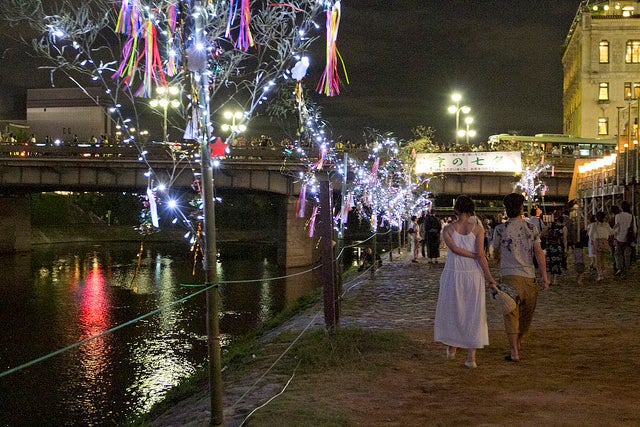 期間中は鴨川もライトアップ／photo by Party0