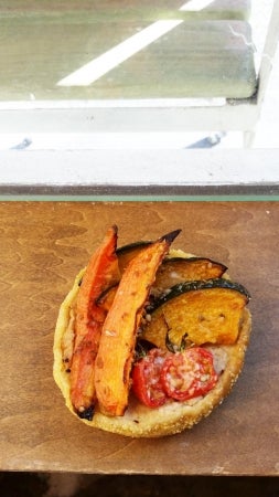 各店舗の個性的なカレーパンやお惣菜に思わず舌を鳴らすはず／画像提供：横浜市