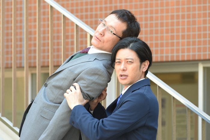 木下ほうか、オダギリジョー/「チア☆ダン」第1話より(C)TBS