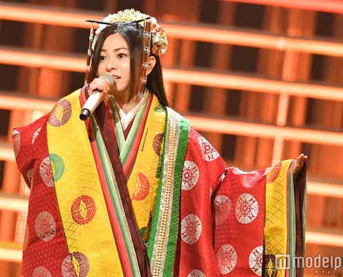 倉木麻衣、「名探偵コナン」映像と魅せる 豪華な十二単も披露<紅白本番>