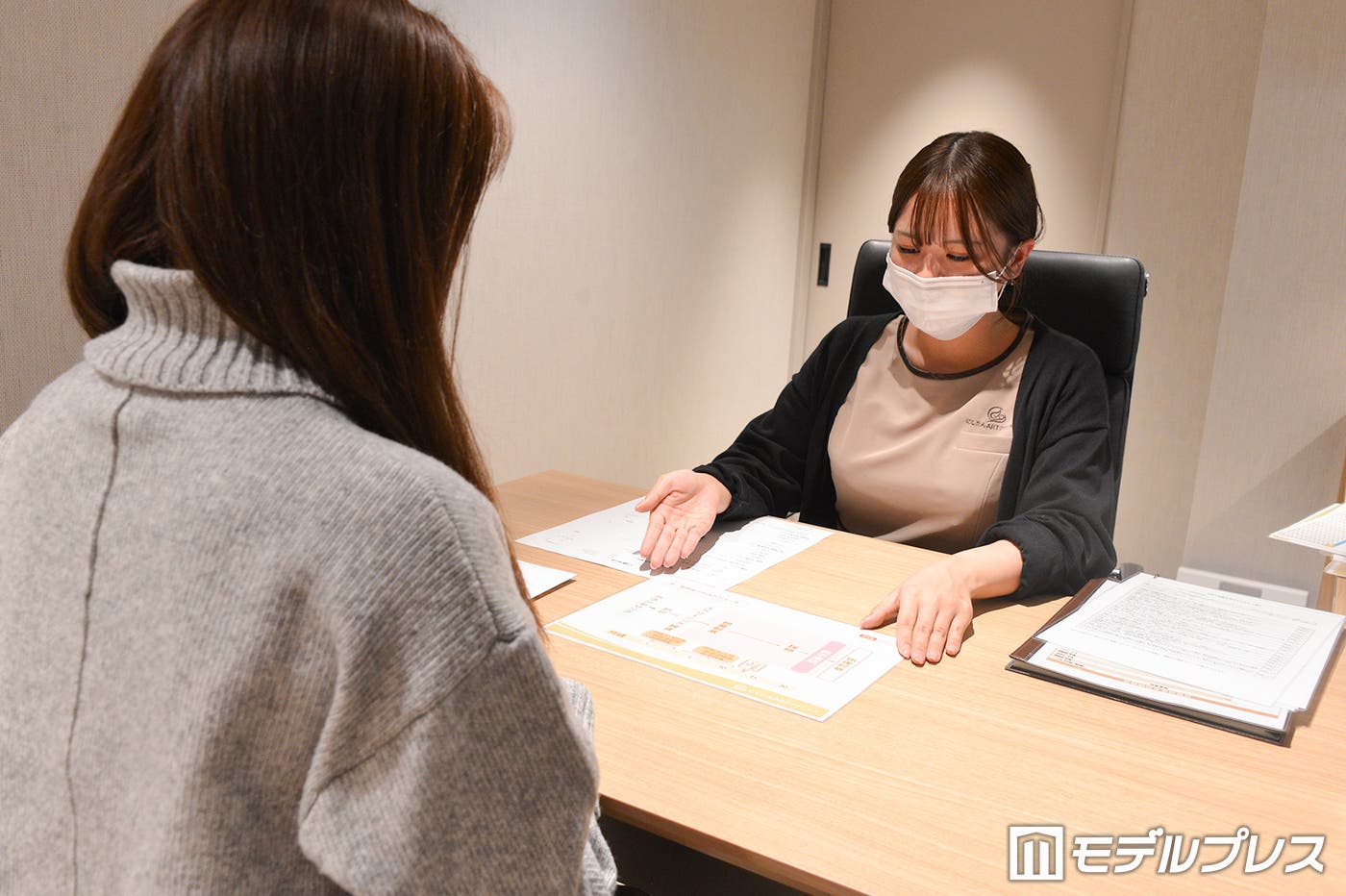 カウンセリングの様子(C)モデルプレス