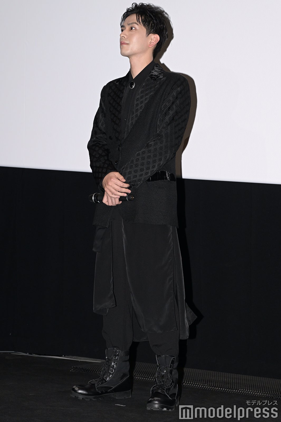 黒羽麻璃央（C）モデルプレス