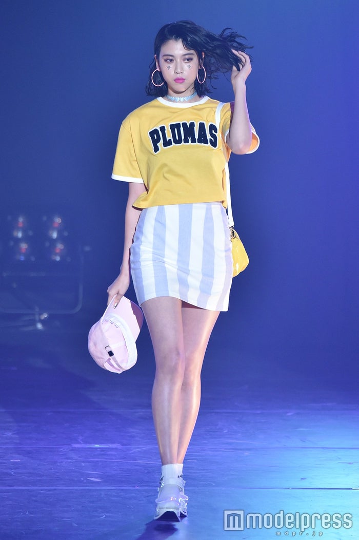 三吉彩花 ショートヘアお披露目 ミニスカ美脚でトップバッター A Nation Girlsaward モデルプレス