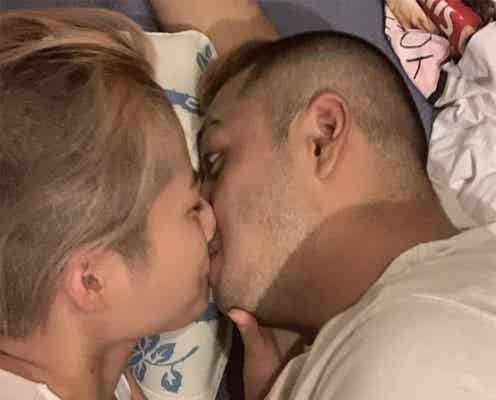 「あいのり」でっぱりん、彼氏と“坊主カップル”キス写真公開