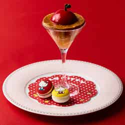京都でサンリオコラボのスイーツビュッフェ、“70年代風”ハローキティ&ミミィのパッチワークケーキなど