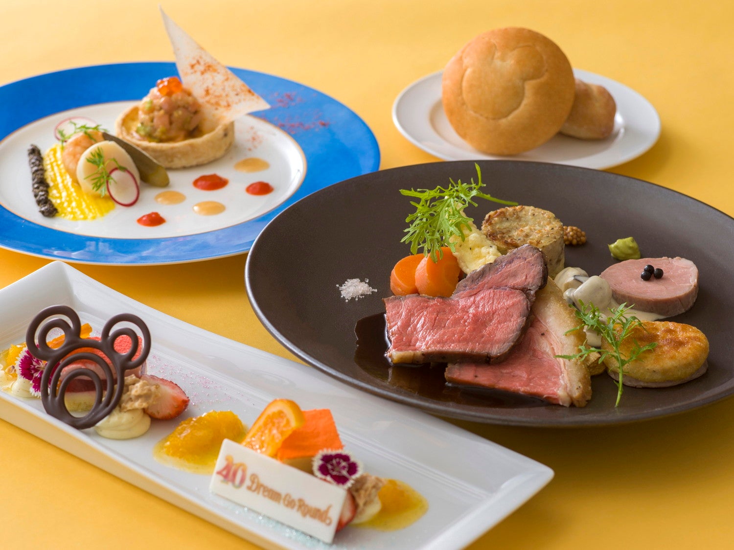 東京ディズニーランド「ブルーバイユー・レストラン」スペシャルコース￥7,000（C）Disney