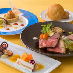 東京ディズニーランド「ブルーバイユー・レストラン」スペシャルコース￥7,000（C）Disney
