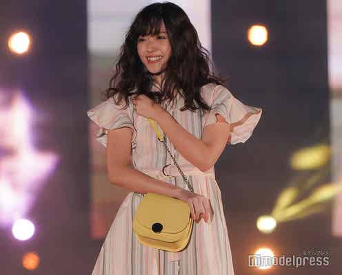 鈴木愛理、ランウェイデビュー“あいりスマイル”炸裂で堂々ステージ<GirlsAward 2018 S/S >