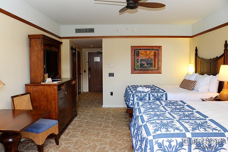 床が広くスーツケースも余裕を持って広げられる