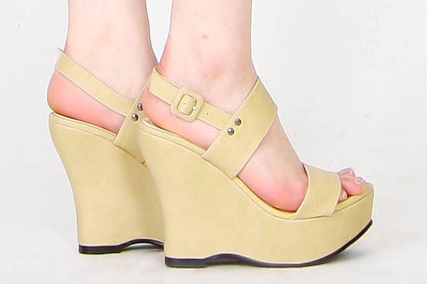 シンプル太バンド美脚プラットフォームウェッジサンダル「salus」1,500円（税込）