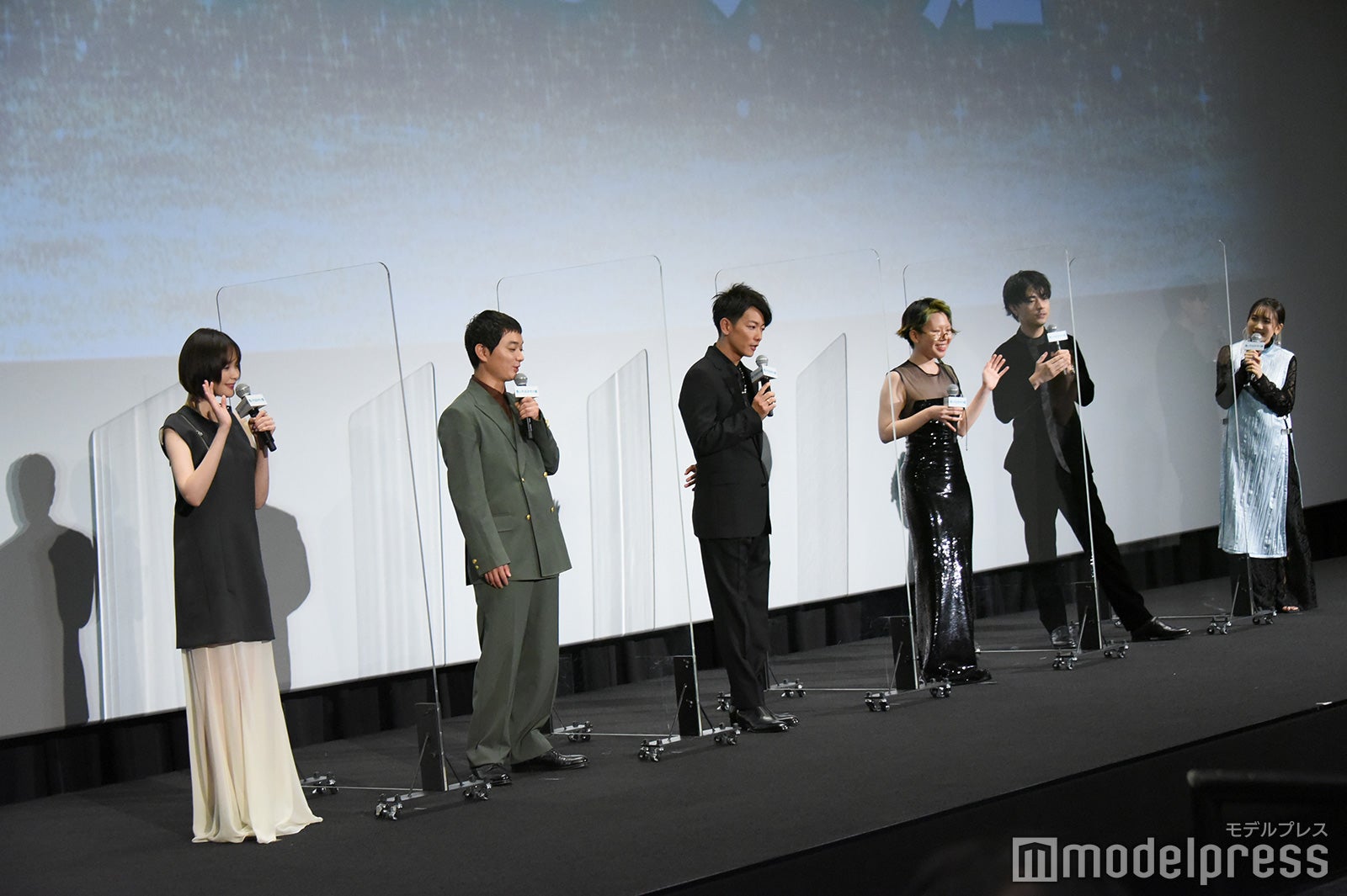 （左から）玉城ティナ、染谷将太、佐藤健、中村佳穂、成田凌、幾田りら（C）モデルプレス