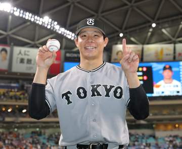 巨人・佐々木 プロ初本塁打 今季初スタメンで2安打3打点大暴れ