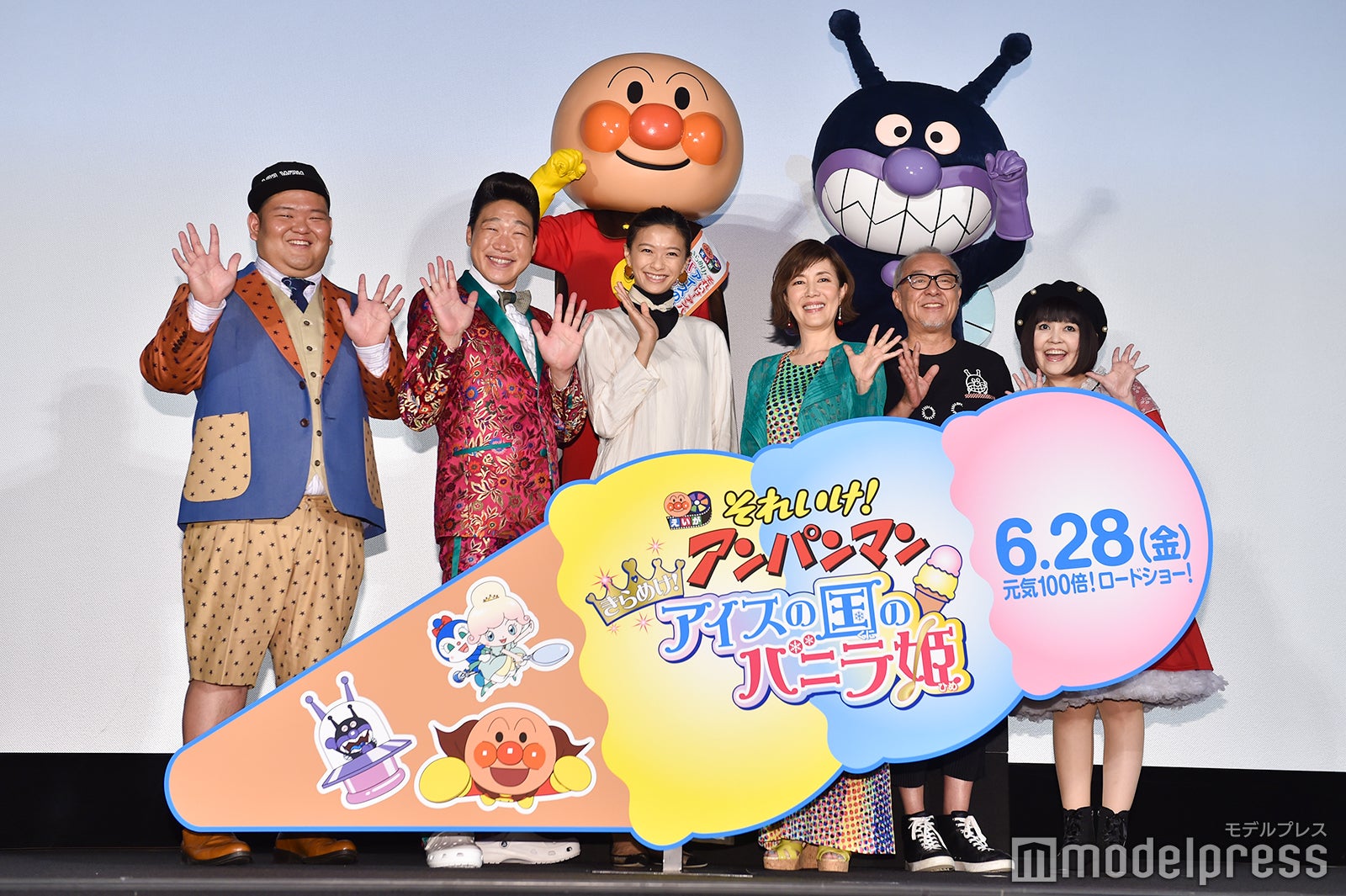 （左から）あらぽん、みやぞん、榮倉奈々、戸田恵子、中尾隆聖、寺田千代（C）モデルプレス