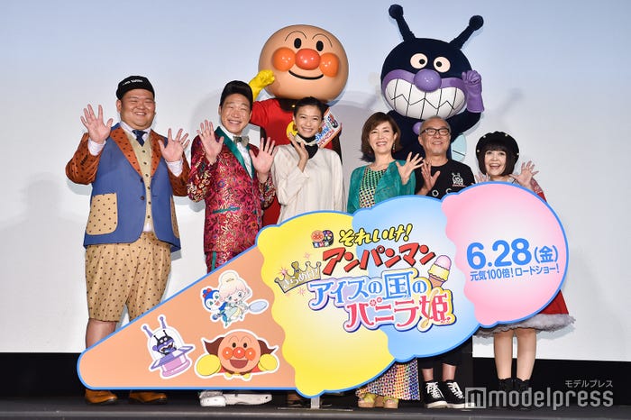 (左から)あらぽん、みやぞん、榮倉奈々、戸田恵子、中尾隆聖、寺田千代(C)モデルプレス