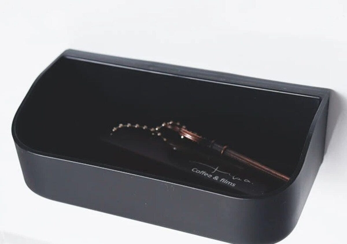 ダイソー トレー(黒、12cm×3.8cm×6.2cm) 使用例 ダイソー トレー(黒、12cm×3.8cm×6.2cm) 使用例