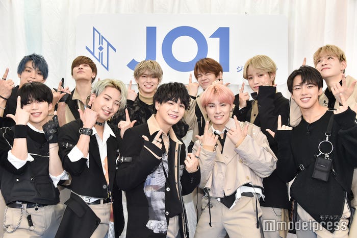 JO1(後列)與那城奨、金城碧海、白岩瑠姫、鶴房汐恩、大平祥生、佐藤景瑚(前列)木全翔也、川尻蓮、豆原一成、川西拓実、河野純喜(C)モデルプレス