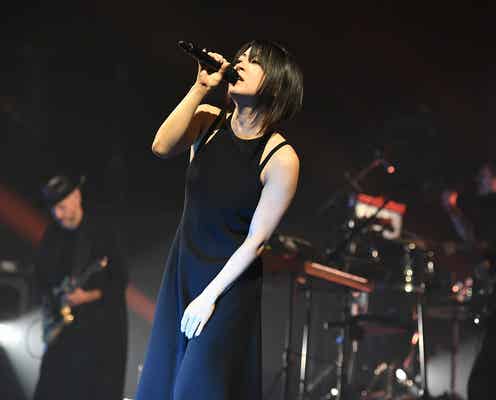 宇多田ヒカル、ファンの前で復帰後初のライブパフォーマンス 12年ぶり国内ツアー開幕「お待たせしました」