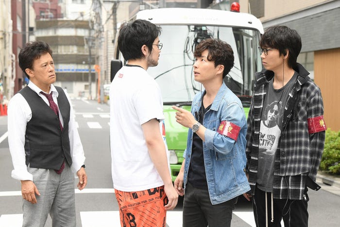 橋本じゅん、井口理、星野源、綾野剛/「MIU404」第7話より(C)TBS