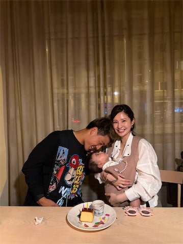 「尊敬してます」サッカー堂安律、インフルエンサー妻の誕生日に"幸せ家族ショット"公開