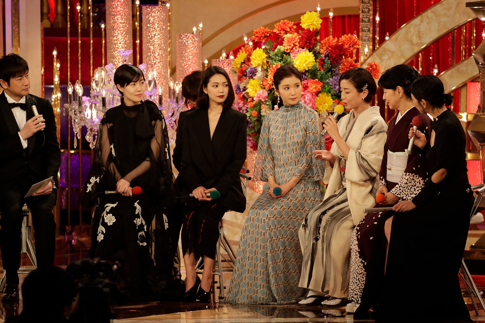 （左から）羽鳥慎一アナウンサー、シム・ウンギョン、二階堂ふみ、松岡茉優、宮沢りえ、吉永小百合、安藤サクラ （C）日本アカデミー賞協会