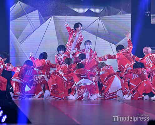 少年忍者「ガルアワ」シークレット登場 織山尚大含む21人完全体ステージに歓声止まず<GirlsAward 2023 A/W>