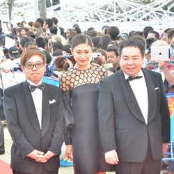 (中央)山田優、(左)ドランクドラゴン・塚地武雄