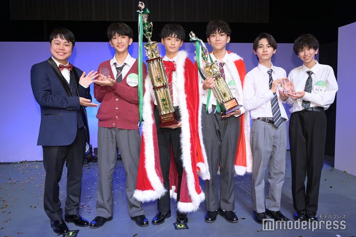 (左から)井上裕介、長谷川颯汰くん、竹内琉斗くん、宗田悠良くん、清野湊都くん、福上颯くん(C)モデルプレス