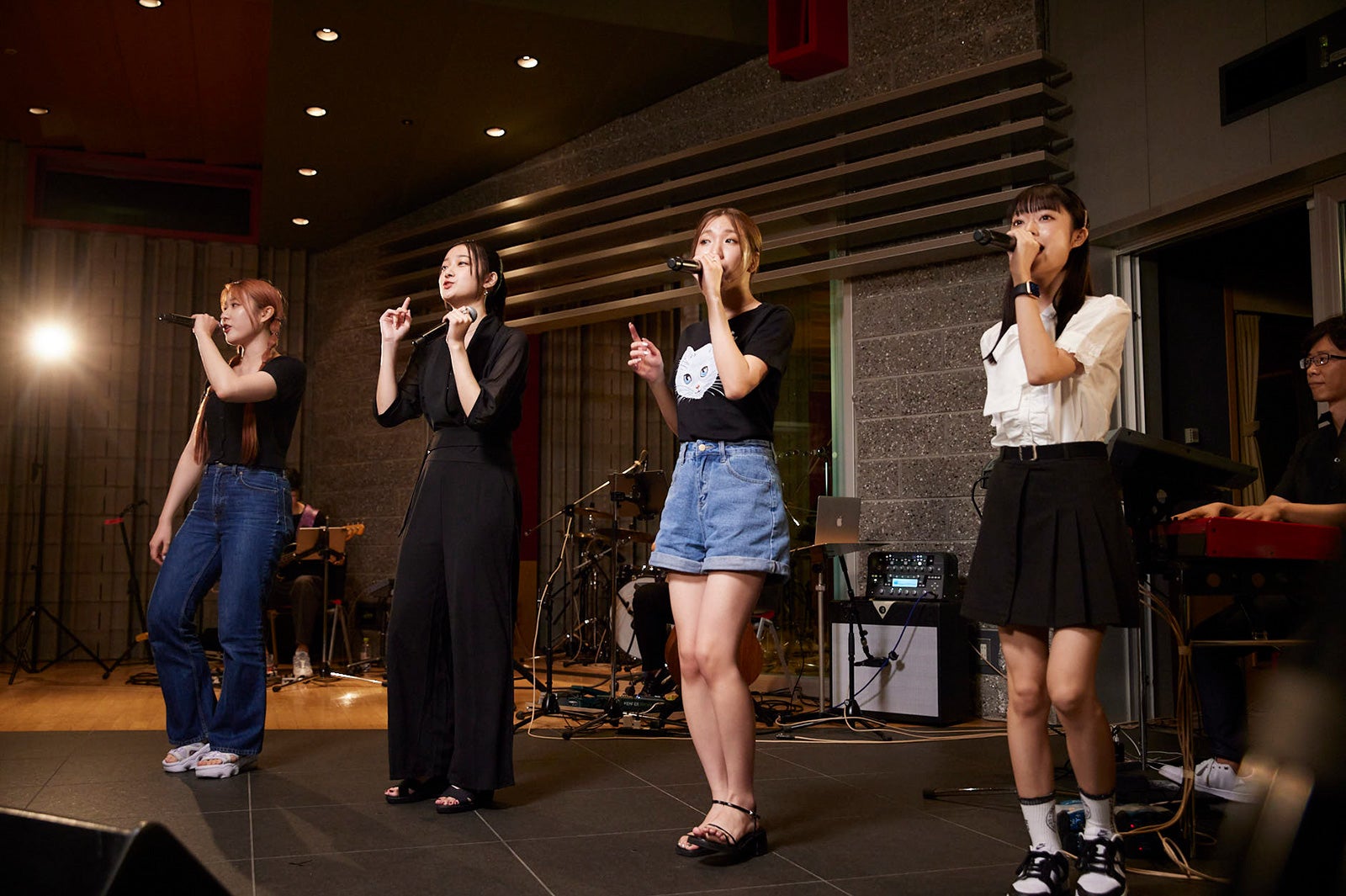 Little Glee Monster＆オーディション参加者（提供写真）